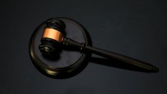 Съдът във Варна остави в ареста обвинен за държане и разпространение на наркотици