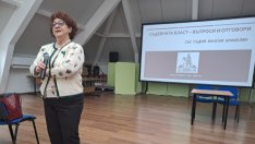 Известен съдия даде ценни съвети на учениците от Руското училище във Варна