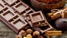 Нагостена с шоколад кошута се върна с компания за допълнителна почерпка