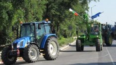 Земеделци блокират главния път Плевен-Русе