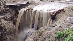 Варненец се възмущава: Вижте състоянието на новоизградените шахти по време на дъжд
