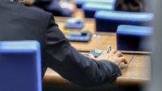 НС реши: Ще носят урна на хората под карантина и в болница да гласуват