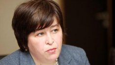 Ваксинирана министърка е под карантина с ковид