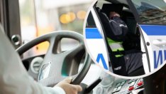 Гневен шофьор хвърли стъклена бутилка към градски автобус  