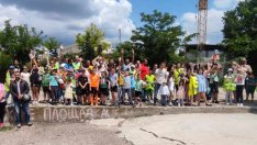 Деца и родители поискаха пешеходна пътека до варненско училище