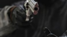 Нов случай: Полицай от години вади пистолет на съседи, заплашва ги!