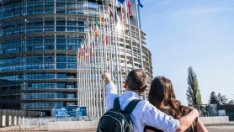 Евробарометър: 74% от жителите на ЕС се чувстват европейци