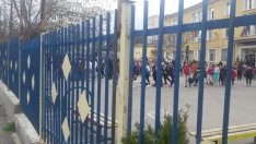 Евакуираха 30 училища заради бомбени заплахи