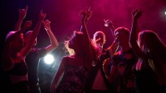 2500 си спретнаха незаконно рейв парти за ЧНГ