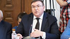 Комисията по здравеопазване заседава извънредно за заплатите на младите лекари