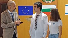 Награди варненски ученици - златни медалисти от Националната олимпиада по философия