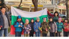 Истински урок по родолюбие получиха децата от 4 Б гупа на ДГ "Маргаритка" във Владиславово (СНИМКИ)