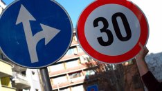 Нагли апаши крадат пътни знаци, вървели по 5 лв. за скрап