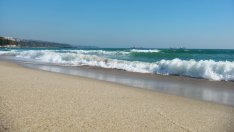 Откриха труп на плажа във Варна