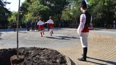 МУ-Варна сади 60 дървета за ЧРД 60 г.