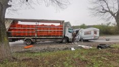 Трагедия на пътя Русе - Разград. Семейство с бус и каравана се заби в камион (СНИМКИ)