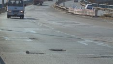 Кратери се отвориха на Аспаруховия мост във Варна