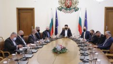 Какво реши МС днес: Осигуряват помощ за туризма