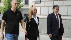 Луна - президент! Фолкпевицата се регистрира в ЦИК за вота