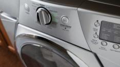 Американка изпра змия, влечугото здраво и чисто