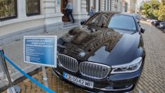 Пуснаха на търг лyĸcoзнoто ВМW 750, карано от бившия шеф на ББР