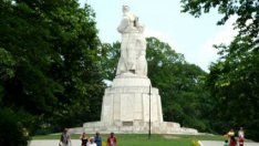 Задържаха младежи с дрога посред нощ в Морската градина във Варна