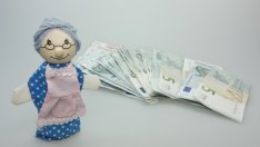 Минималната пенсия ще е  679 лв. от другата година, колко е в евро? 