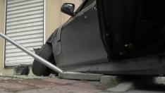 "Стоп", висока мантинела, две коли в сблъсък – едната се вряза в блок във Варна