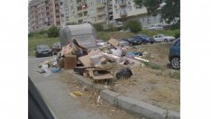 Във "Възраждане" 3 във Варна пропищяха от боклуци