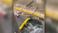 Моряци избутаха от кораба си закъснял пътник, той се удави