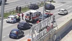 В центъра на Варна: БМВ X5 сече пътя на автобус, пострада пътничка