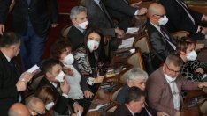 Депутатите се разделиха още на първата си среща заради зеления сертификат