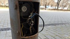 Жици да искаш! Стотици кабели под напрежение и по варненските улици