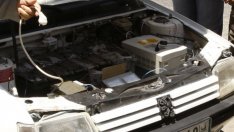 Трябва ли да се сваля акумулаторът през зимата?