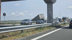 Километрично задръстване на АМ „Тракия” заради обърнат тир