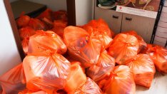 Във Варна започна раздаването на пакети с хранителни и хигиенни продукти