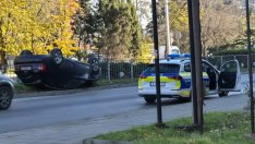 Кола се обърна по таван след катастрофа в "Аспарухово"