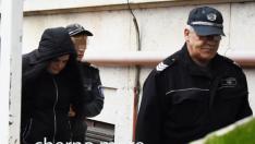 Домашен арест за крадливата банкерка от Варна
