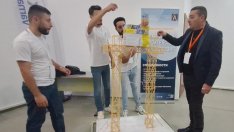 Мост от спагети издържа натоварване от близо 13 кг.