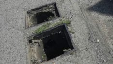 Спипаха петима да пълнят БМВ с крадени капаци на шахти във Варна