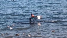 Вандали замъкнаха пейка на метри в морето във Варна