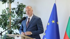 Желязков: Хората не трябва да бързат да си обменят отсега левовете в евро