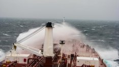 Трети руски петролен танкер подаде сигнал за бедствие в Черно море