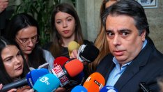 Асен Василев: Нито едно правителство не си е позволявало такъв удар и рекет