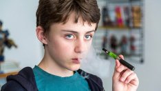 Тревожно: Децата у нас опъват фасове от 3 клас, в 5 и 6 минават на вейповете и снус 