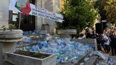 Протестиращи срещу безводието в Плевен блокираха движението на три места