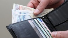 Изплащат пенсиите по график