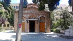 Гръцки монах лисна киселина срещу епископи в манастир