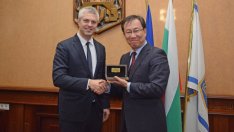 Варненска компания ще менажира 9 кораби автомобиловози