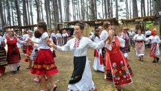 10 хил. българи облякоха народни носии в Жеравна